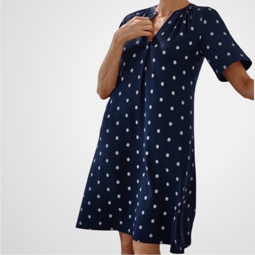 EUC J. Jill Wearever Jersey Stretch Dress
Navy Daisies Size Small